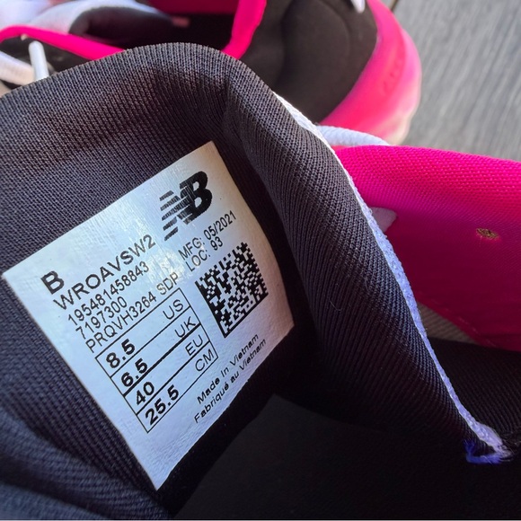 New Balance Running Fresh Foam Roav Women’s sneakers in white/pink - Picture 6 of 8